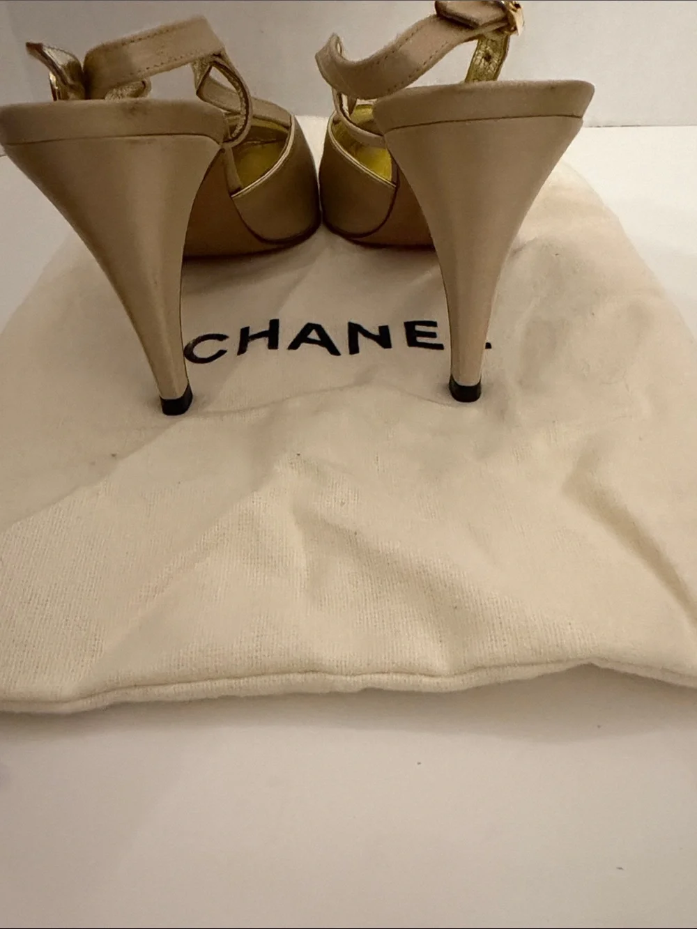 CHANEL satin Beige and Gold Pointed Slingback Heels size 38 Vintage excellent